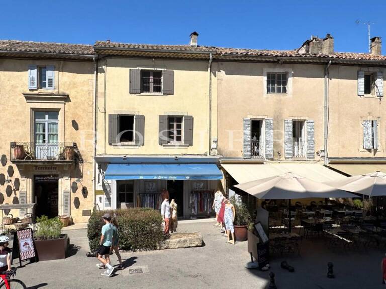 GORDES - immeuble de rapport au centre du village face au Chatea — photo 1