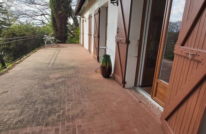 Aurignac maison dans un veritable ecrin de verdure  avec  bungalow independant sur 8 — photo 2