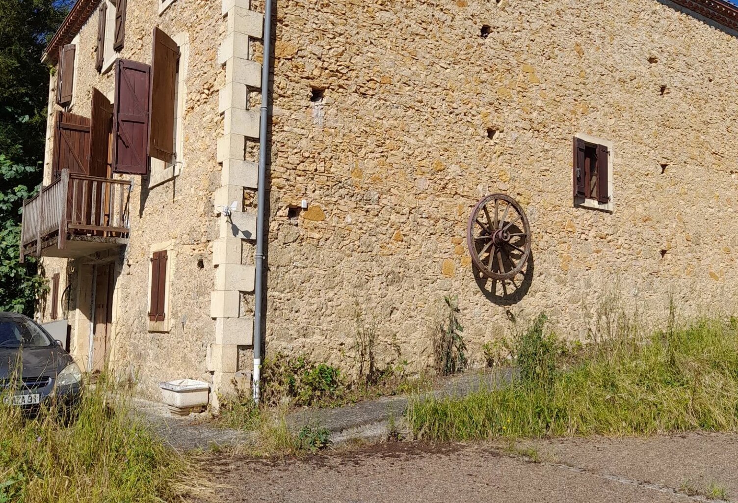 Proche d'Aurignac, maison en pierre sur plus d'1 hectare de terre — photo 1