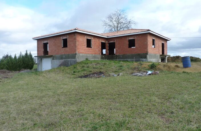 Prix en baisse Grande maison de 235 m² à terminer avec s/sol sur près de  2 hectares                      are — photo 4