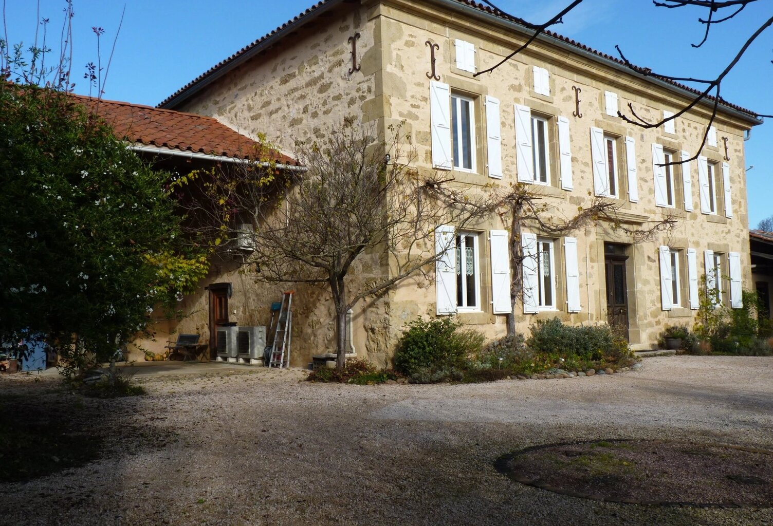 Belle maison en pierre T5  avec dépendances sur 1344m² — photo 1