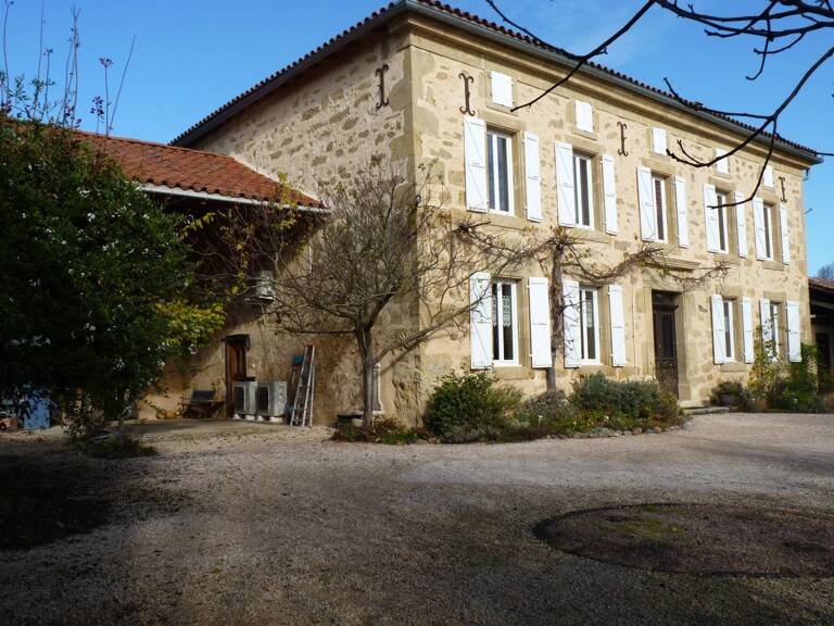 Belle maison en pierre T5  avec dépendances sur 1344m² — photo 1