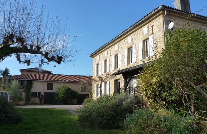 Belle maison en pierre T5  avec dépendances sur 1344m² — photo 2