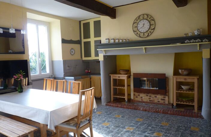 Belle maison en pierre T5  avec dépendances sur 1344m² — photo 3