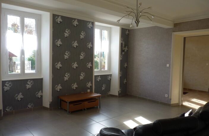 Belle maison en pierre T5  avec dépendances sur 1344m² — photo 4