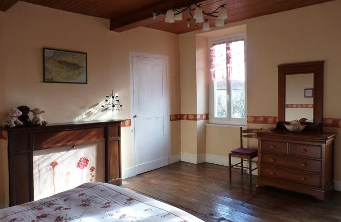 Belle maison en pierre T5  avec dépendances sur 1344m² — photo 5