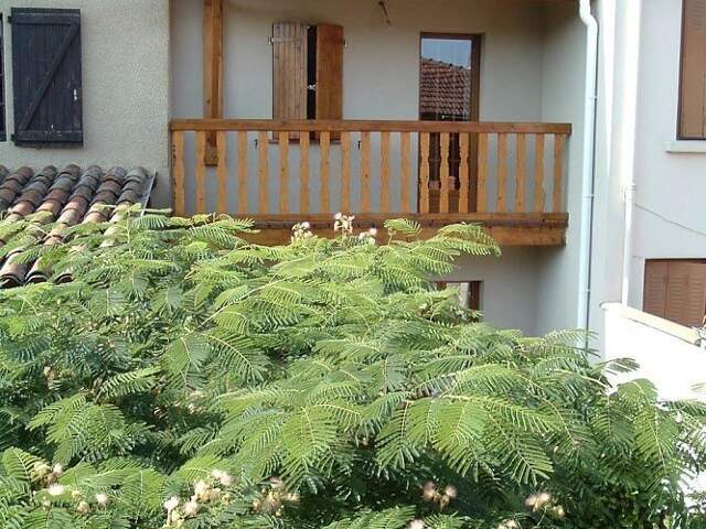 Maison de village T3 avec terrasse et balcon CASSAGNABERE — photo du bien