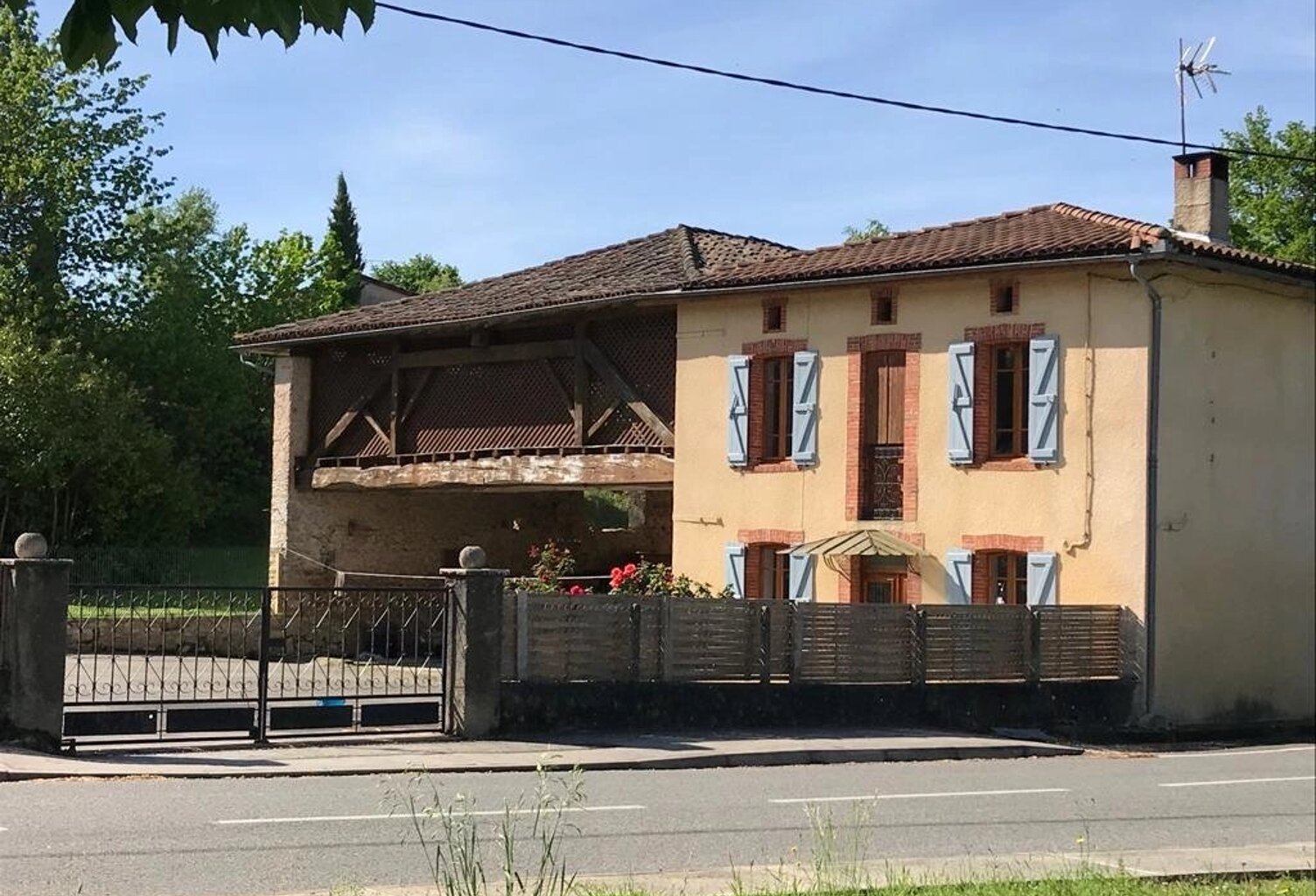 Rare à Aurignac, jolie ferme  rénovée avec grande dependance et jardin 3148 m² — photo 1