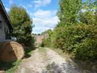 Ensemble bâtiments anciens sur plus de 2 h de terres agricoles — photo 2