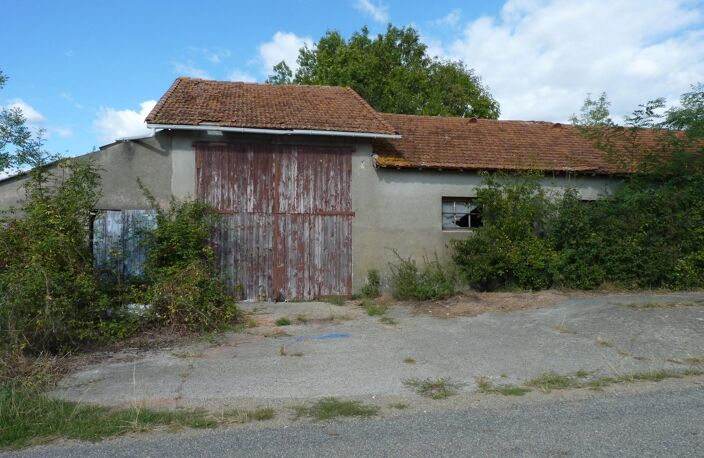 Ensemble bâtiments anciens sur plus de 2 h de terres agricoles — photo 4