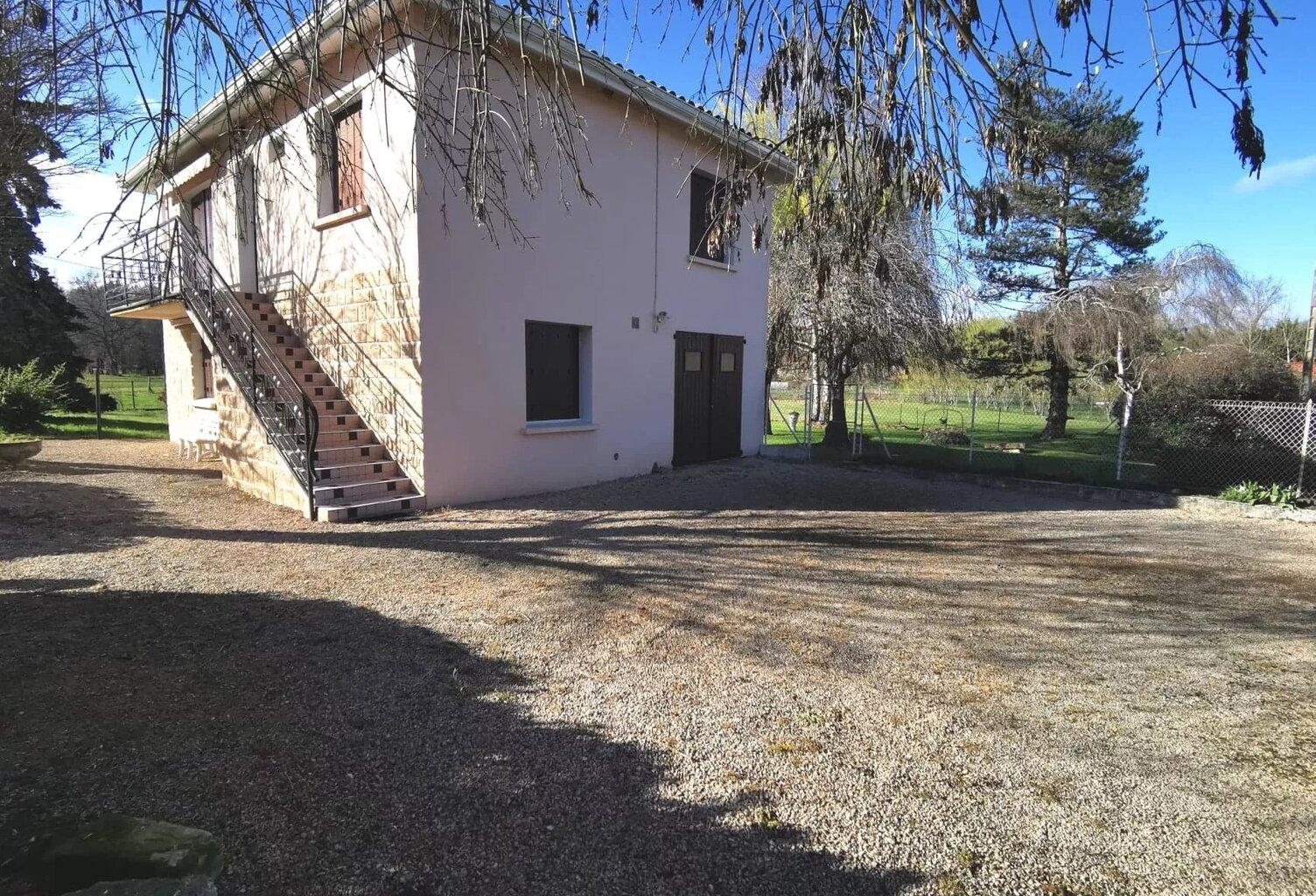 Maison de 102 m² sur son terrain arboré de 3870 m² — photo 1