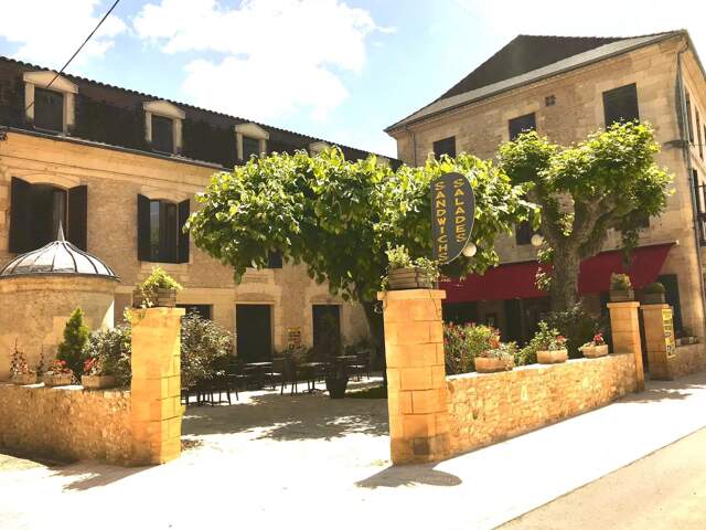 Hotel  ** bar restaurant rapide a vendre dans le Perigord Noir — photo du bien