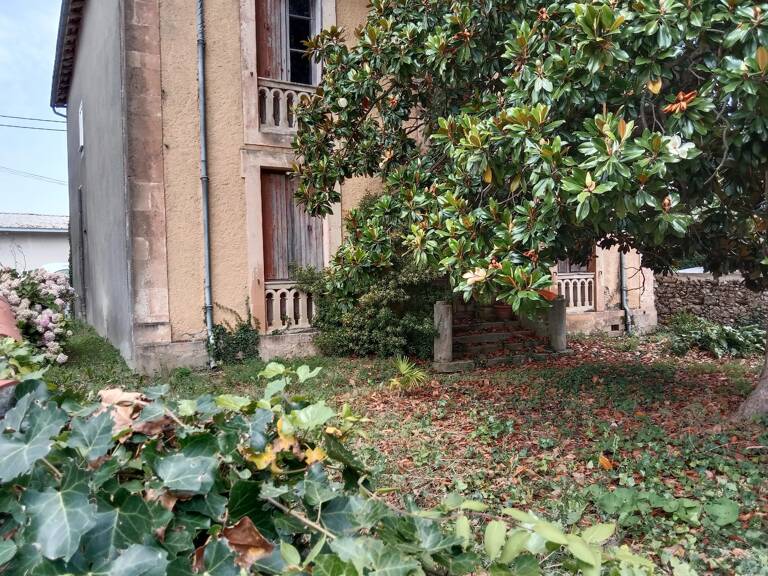 Boulogne sur Gesse, maison de ville à rénover avec petit jardin — photo 1