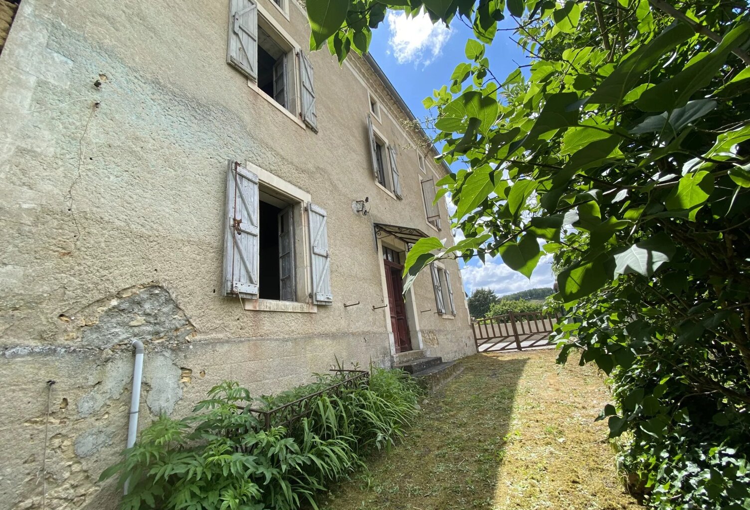 Ancien café du village a restaurer sur 1000m² environ de terrain — photo 1