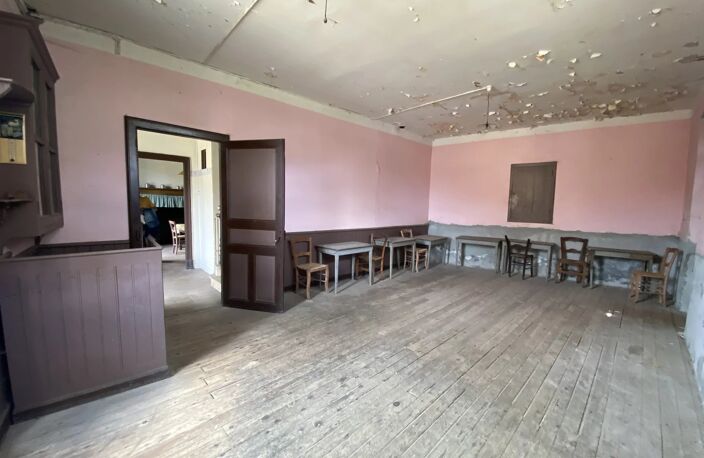 Ancien café du village a restaurer sur 1000m² environ de terrain — photo 4
