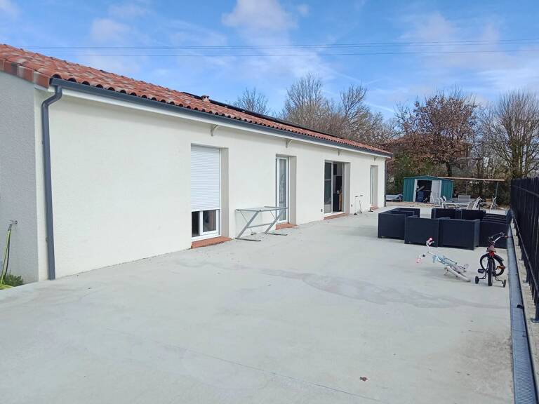 Villa contemporaine de 162 m² sur 4571 m² de terrain avec vue campagne — photo 1