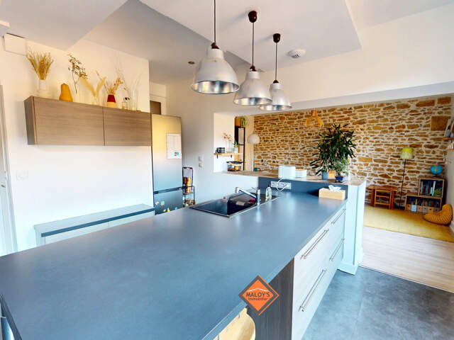 RARE! Lumineuse Maison Pierres Dorées Centre Village 166m² 4 chambres et Terrain 300m² ! — photo du bien
