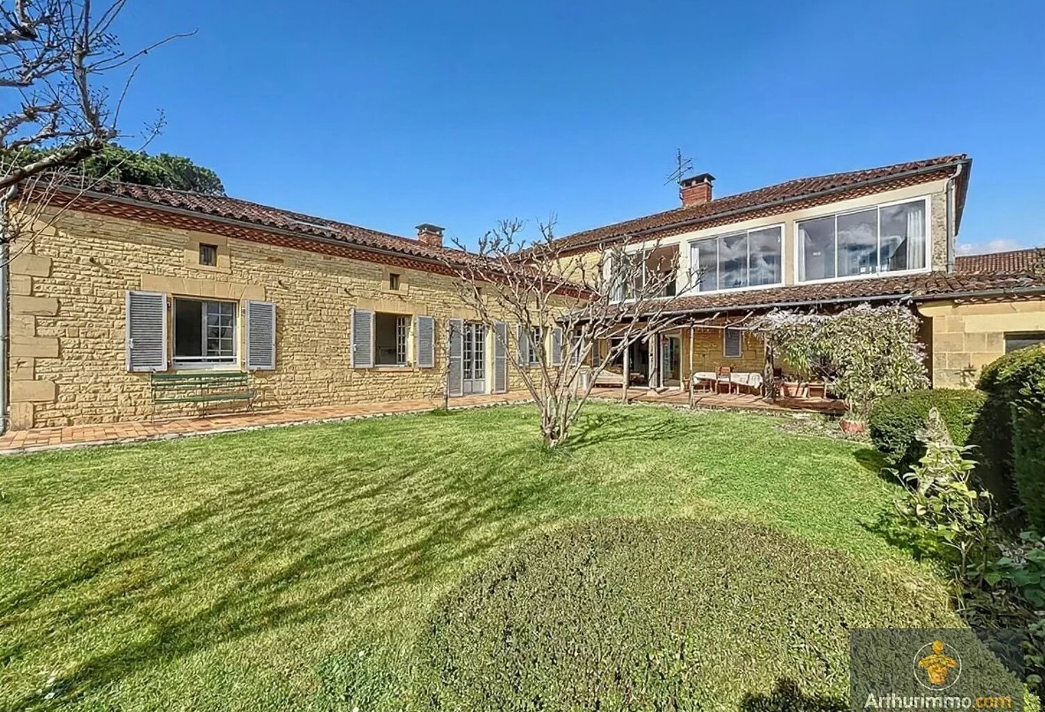 Propriété en pierre avec partie professionnelle et piscine couverte — photo 1