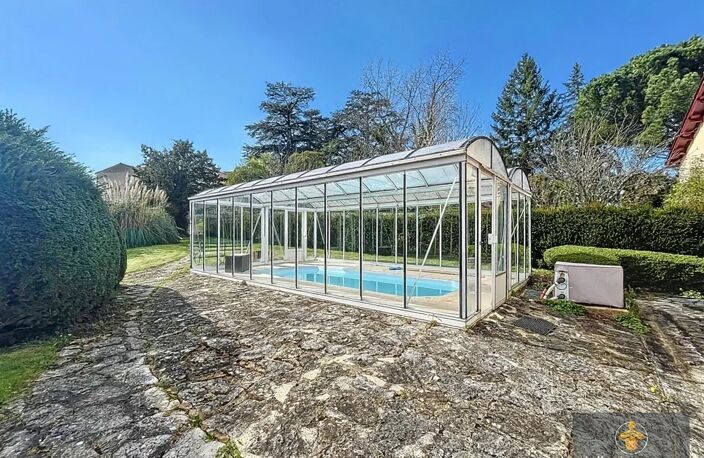 Propriété en pierre avec partie professionnelle et piscine couverte — photo 2