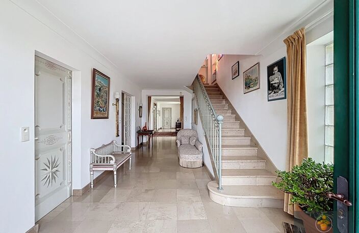Propriété en pierre avec partie professionnelle et piscine couverte — photo 3