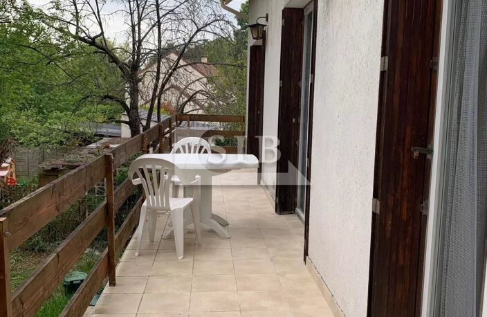 Nozay- Immeuble de 3 appartements dans un secteur calme — photo 3