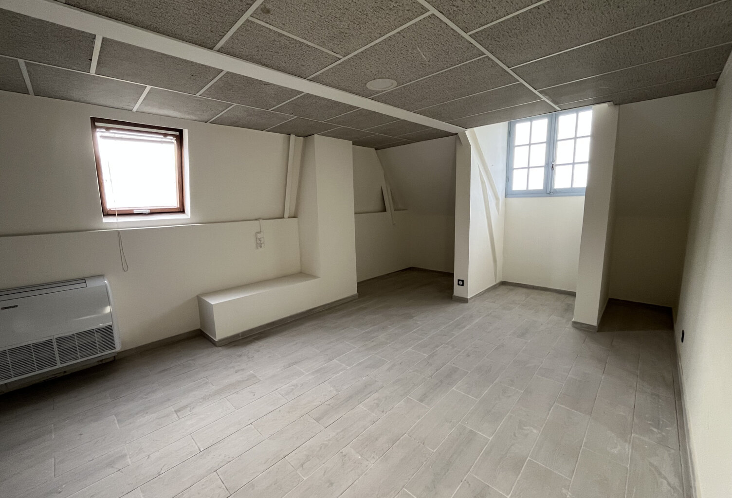 Local professionnel 120 m2 3è étage hyper centre Saint Denis — photo 1