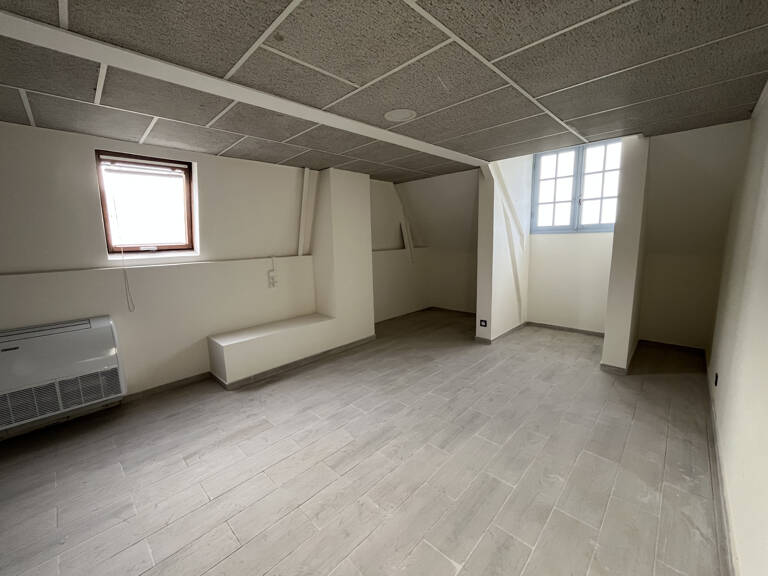 Local professionnel 120 m2 3è étage hyper centre Saint Denis — photo 1