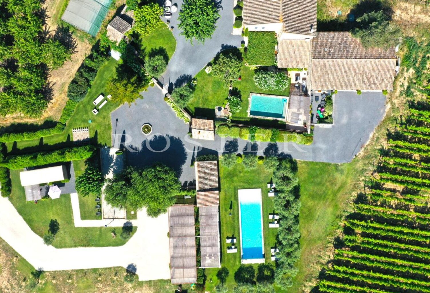 Ménerbes, propriété d'exception avec deux piscines — photo 1