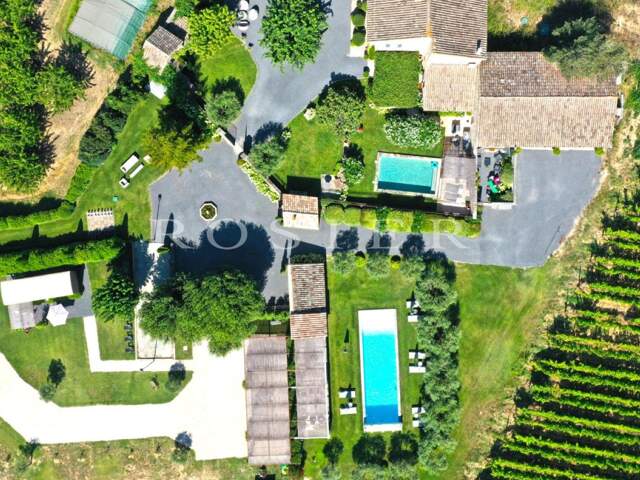 Ménerbes, propriété d'exception avec deux piscines — photo du bien