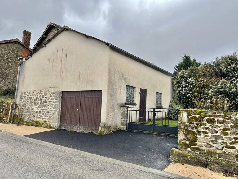 SAINT-GENCE - TERRAIN PLAT + DEPENDANCES — photo 1