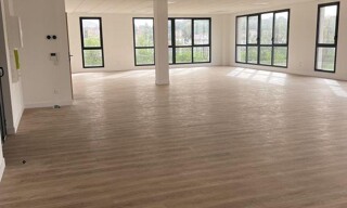Commerce 1 Pièce 169 m² à louer à Aubagne (13400)