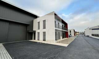 Commerce  389 m² à louer à Décines-Charpieu (69150)