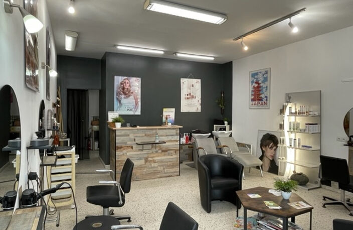  Quissac, beau salon de coiffure en centre ville. — photo 3