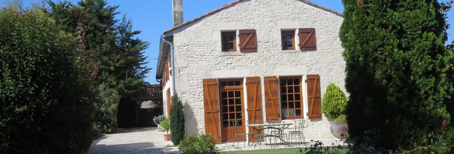 Maison 7 Pièces 250 m² à vendre à Saint-Martin-de-Juillers (17400)