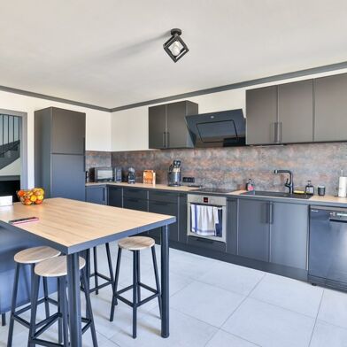 Maison 7 pièces 305950 €