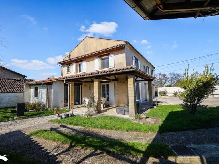 Maison en pierre de 7 pièces principales — photo 1