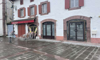 Commerce  35 m² à louer à Saint-Jean-le-Vieux (64220)