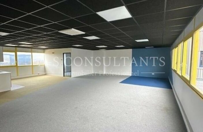 BUREAUX - LOCAUX PRO à louer — photo 2