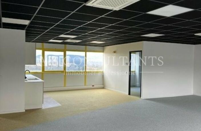 BUREAUX - LOCAUX PRO à louer — photo 3