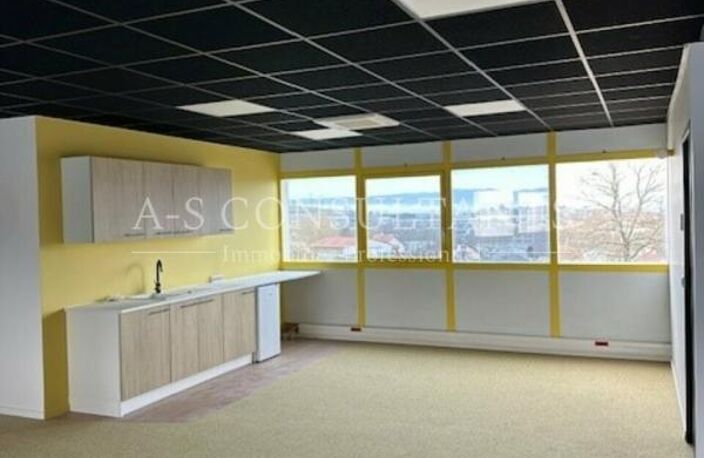 BUREAUX - LOCAUX PRO à louer — photo 4