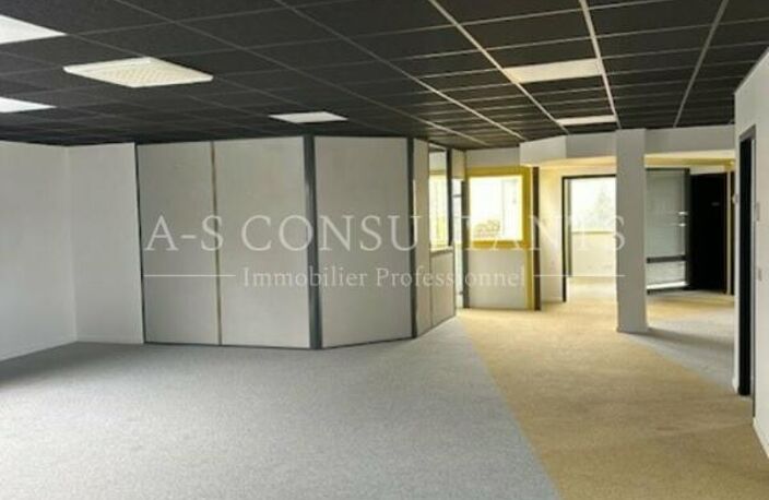 BUREAUX - LOCAUX PRO à louer — photo 5