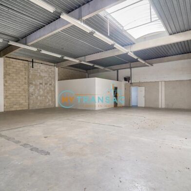 Local industriel  3400 €