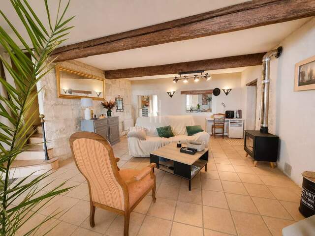 Maison de village alliant charme et potentiel — photo du bien