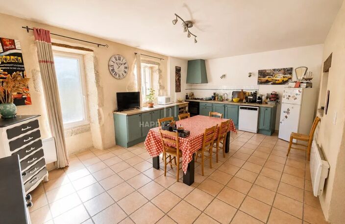 Maison de village alliant charme et potentiel — photo 3