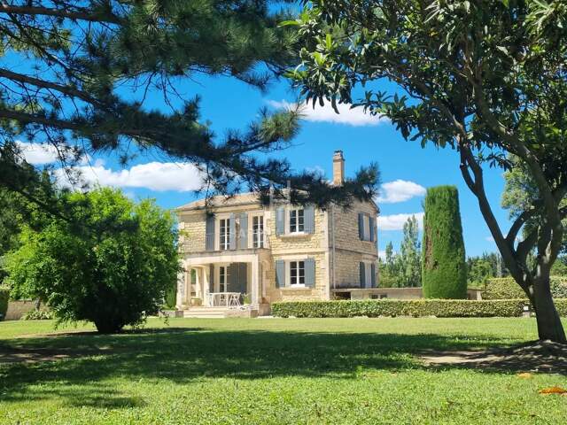 Jolie maison cossue entre ville et campagne — photo du bien