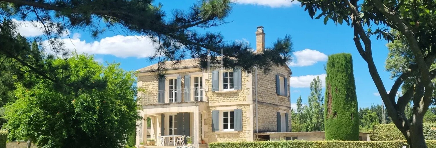 Maison 8 Pièces 121 m² à vendre à Barbentane (13570)