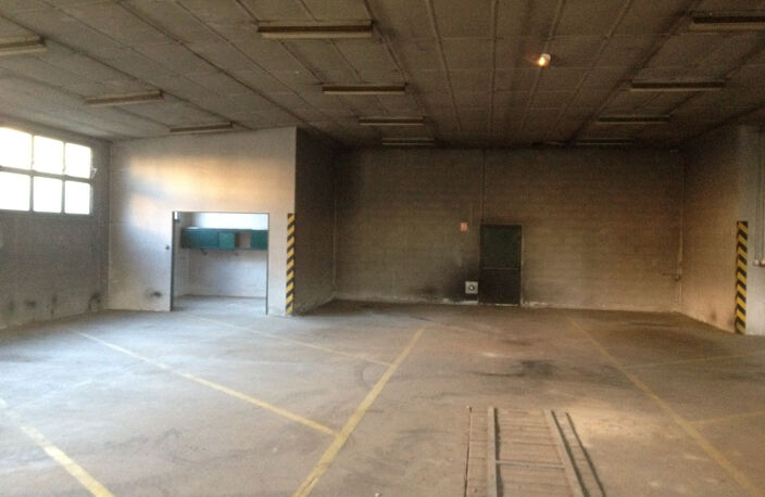 ST PIERRE LA PALUD ENTREPOT 350 M2 — photo 3