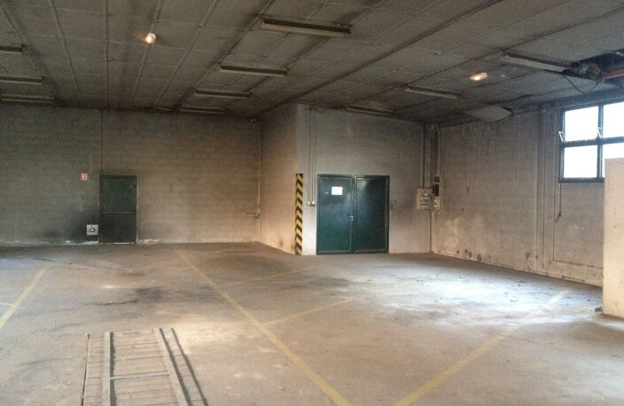 ST PIERRE LA PALUD ENTREPOT 350 M2 — photo 4