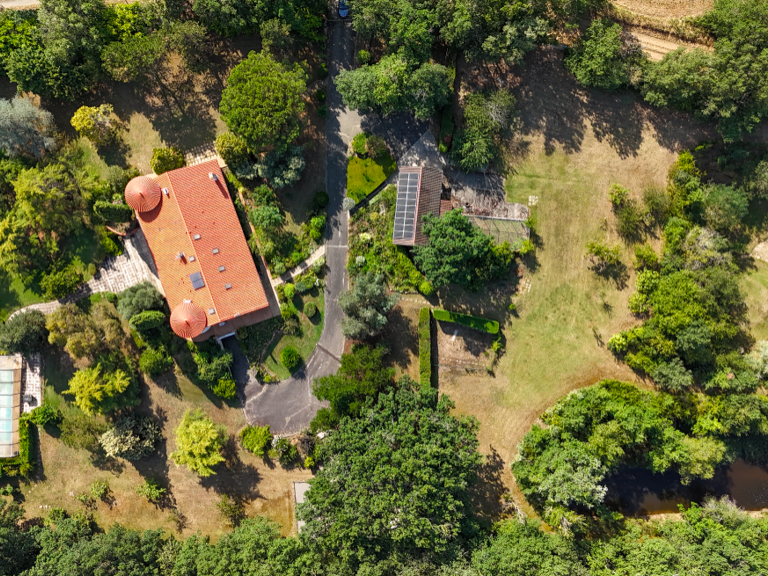 Propriété de 282m2 sur 1,5hectare de terrain — photo 1