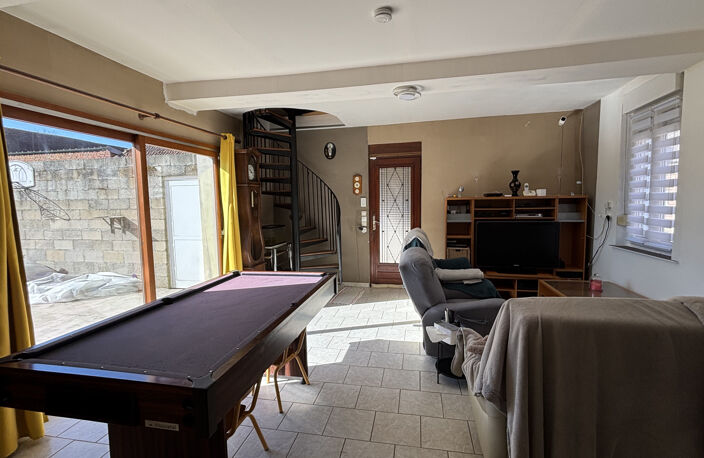 Maison dans bourg avec commerces — photo 2